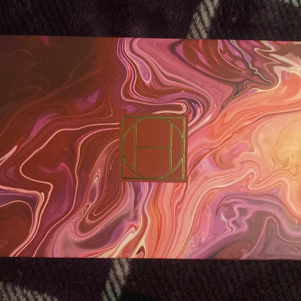 Hip dot never used eyeshadow palette in Zion